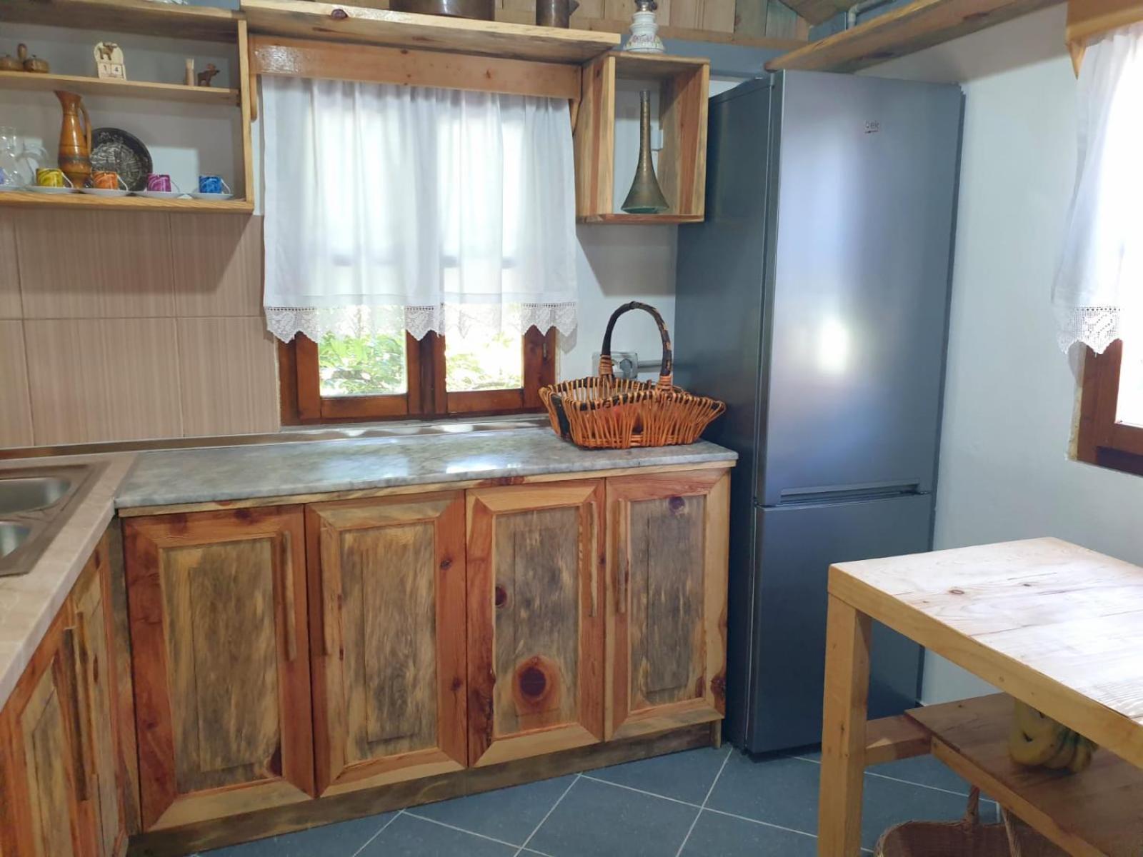 Bujtina Peshtan Guesthouse&Camping Tepelene Экстерьер фото