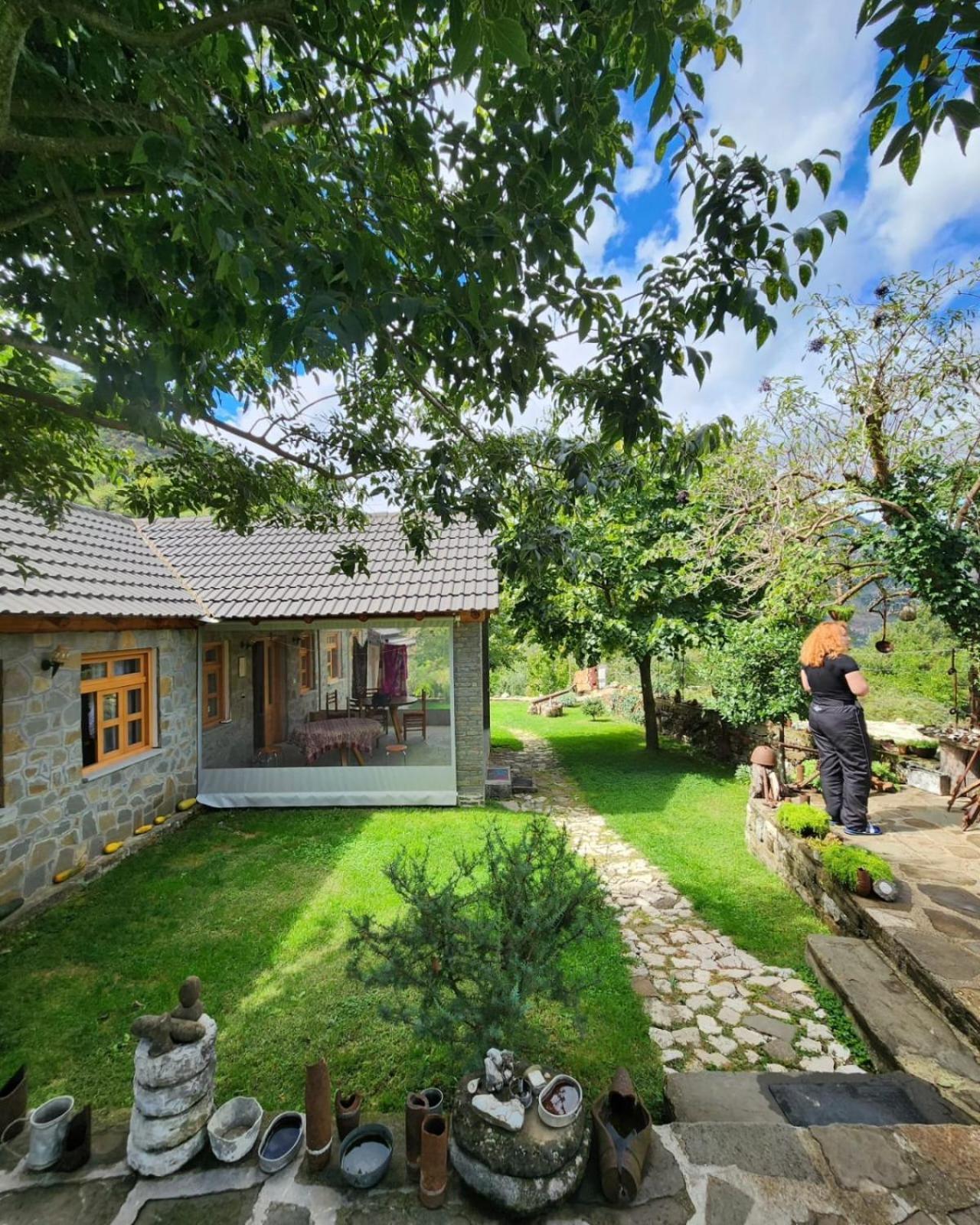 Bujtina Peshtan Guesthouse&Camping Tepelene Экстерьер фото